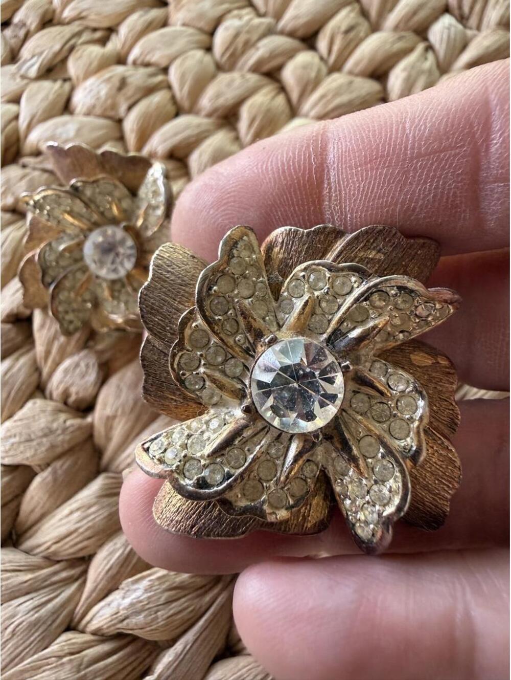 VINTAGE CRAFT CLIP-ON FLOWER EARRINGS